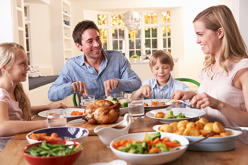 holiday thanksgiving dinnertable